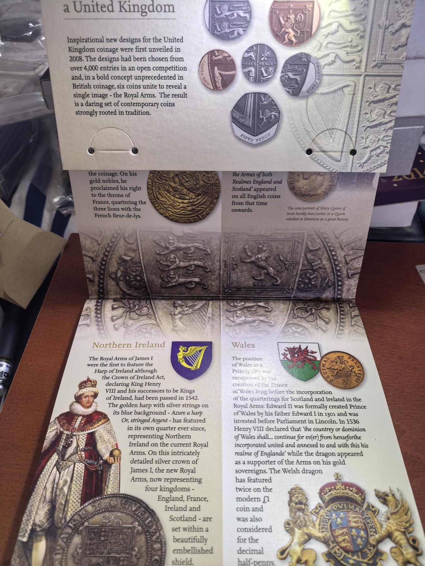 长老汇蛇年精选第八十六场拍卖 2009英国精制币12枚，盒证全，含大热门邱园50便士，普制币套装市场价大约2900元，邱园中国塔灵感来自南京大报恩寺(2)