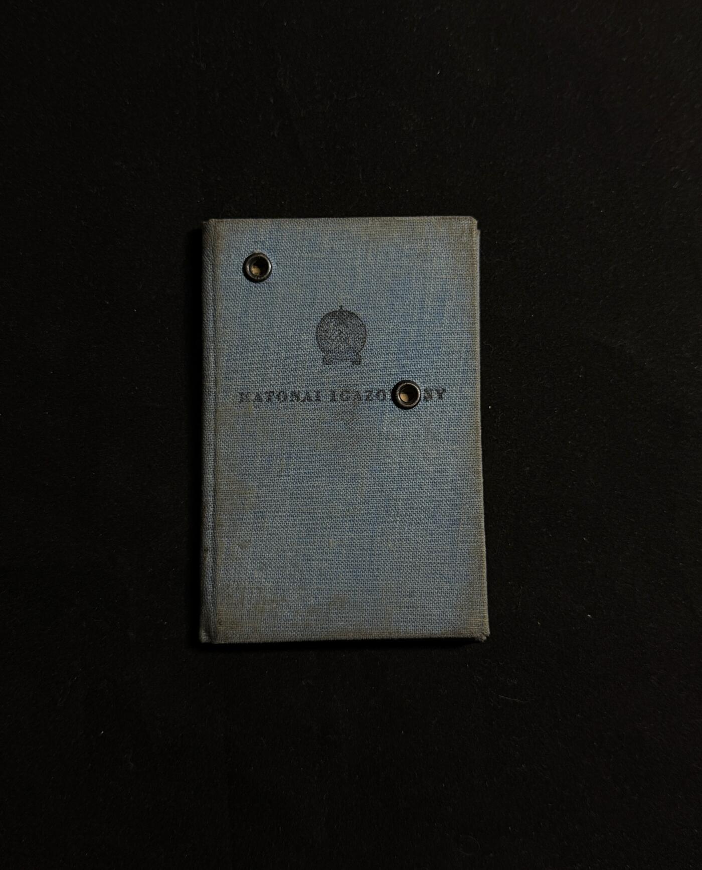 欢庆元旦！戎马世界章牌大赏第109期元旦大拍 匈牙利20世纪中期个人身份证明册原件