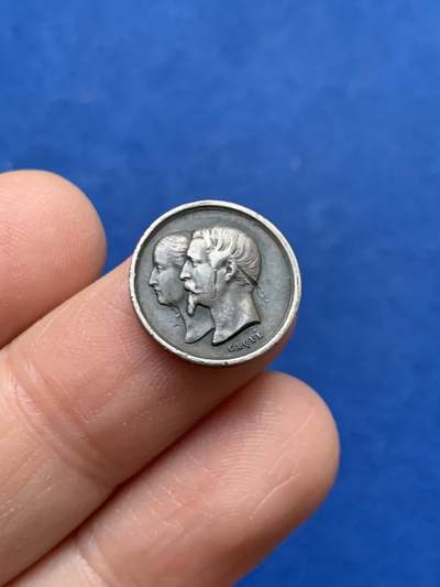 《竞宝斋》第450场 周日，周一，周二  3场连拍 （全场包邮，欢迎送拍） - 法国1856年拿破仑四世洗礼纪念银章，正面拿破仑四世，背面拿破仑三世夫妇头像，15.7mm，1.85克，有划痕