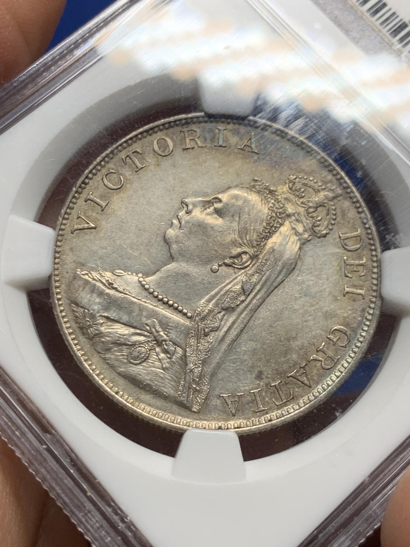 《竞宝斋》第450场 周日，周一，周二  3场连拍 （全场包邮，欢迎送拍） NGC AU58 英国 1887年 维多利亚高冠 双弗洛林 4先令银币 带五彩包浆 状态很好