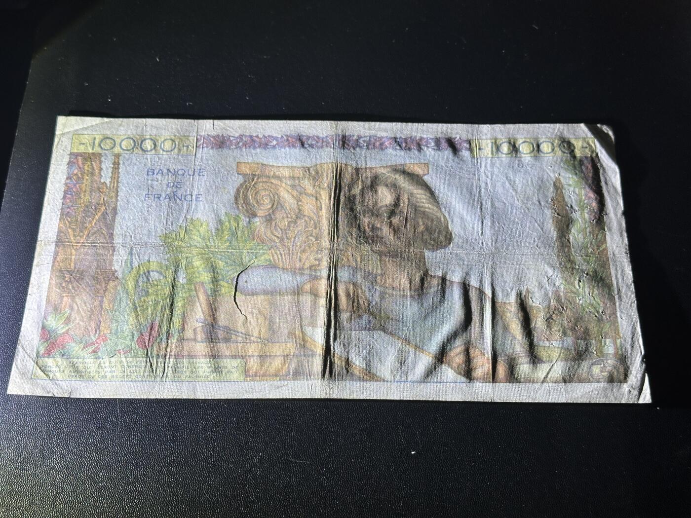 《外钞收藏家》第五百九十六期（精品大拍场）（本平台长期征集拍品、欢迎藏友们联系合作） 1953年法国1万法郎 非全新 品相如图