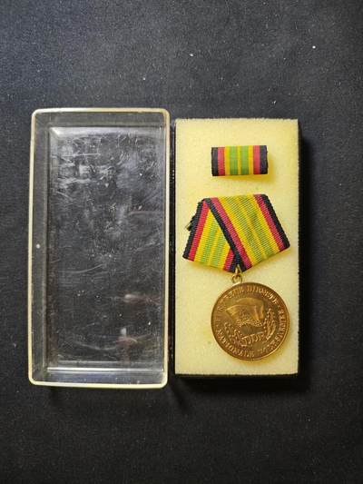 罗岚⭐爱藏⭐甄选专拍第二场-分享拍场赚佣（实体店在建中···） - 民主德国人民军铜级忠诚服役奖章带盒略