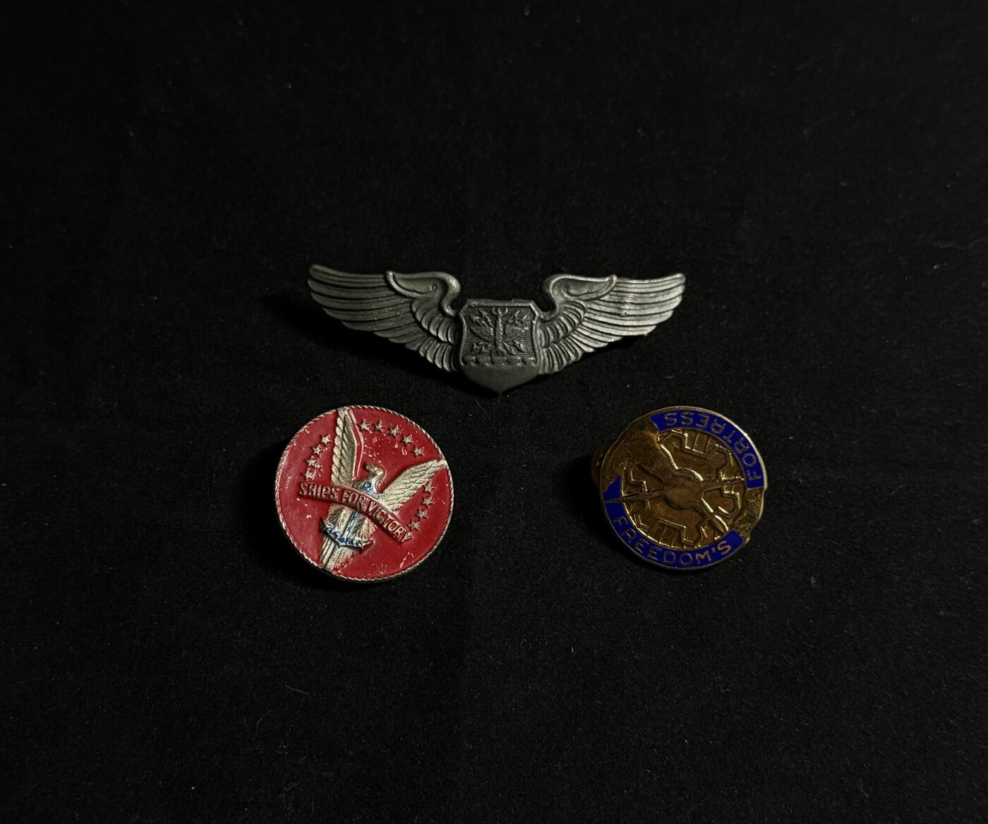 欢庆元旦！戎马世界章牌大赏第109期元旦大拍 美国证章一组