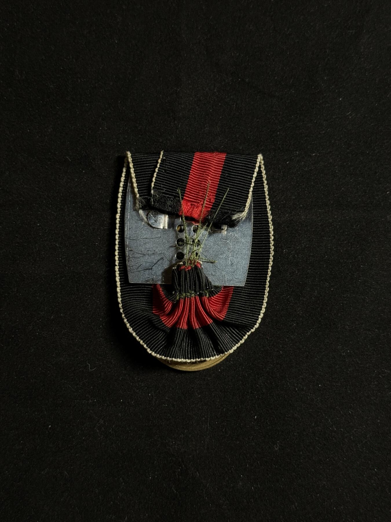 欢庆元旦！戎马世界章牌大赏第109期元旦大拍 铭记历史，珍爱和平！德国二战苏台德回归奖章，上挂后缝