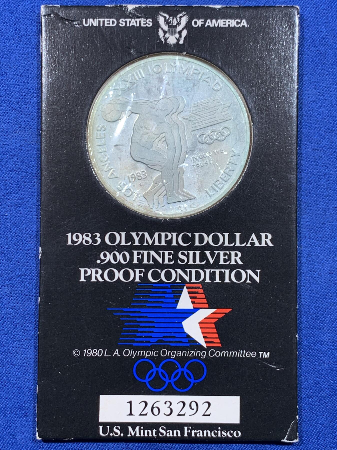 《竞宝斋》第450场 周日，周一，周二  3场连拍 （全场包邮，欢迎送拍） 美国1983年二十三届洛杉矶奥运-掷铁饼者1元 白头鹰大银币 900银 重26.73克 卡装