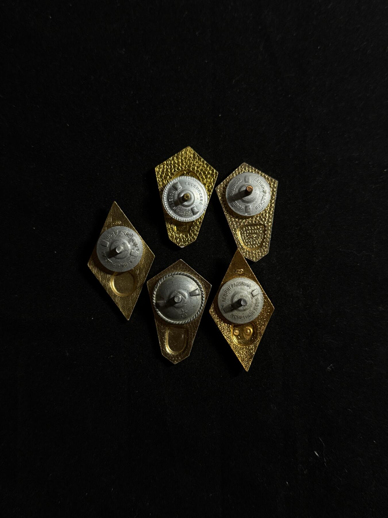 欢庆元旦！戎马世界章牌大赏第109期元旦大拍 苏联校徽一组