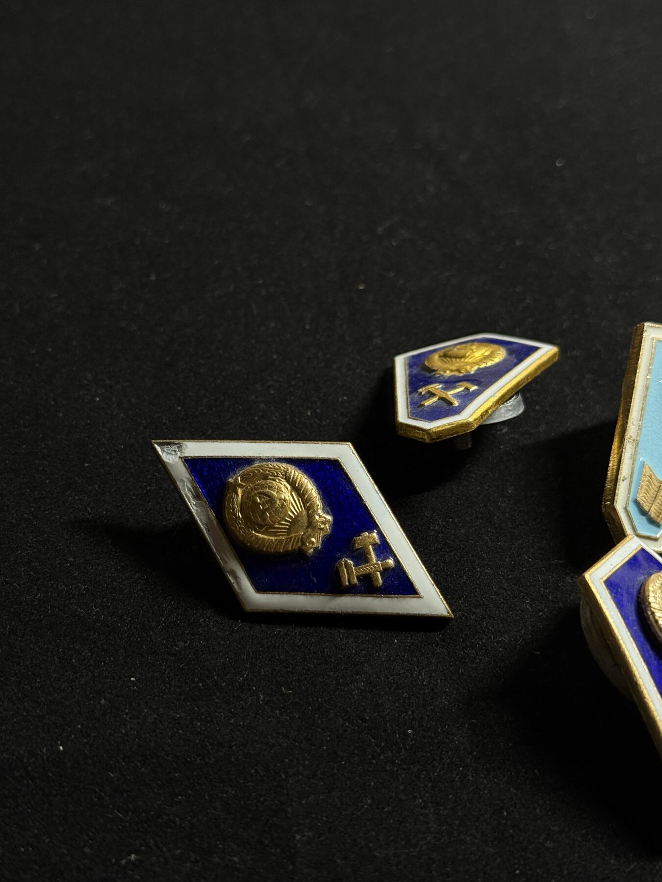 欢庆元旦！戎马世界章牌大赏第109期元旦大拍 苏联校徽一组