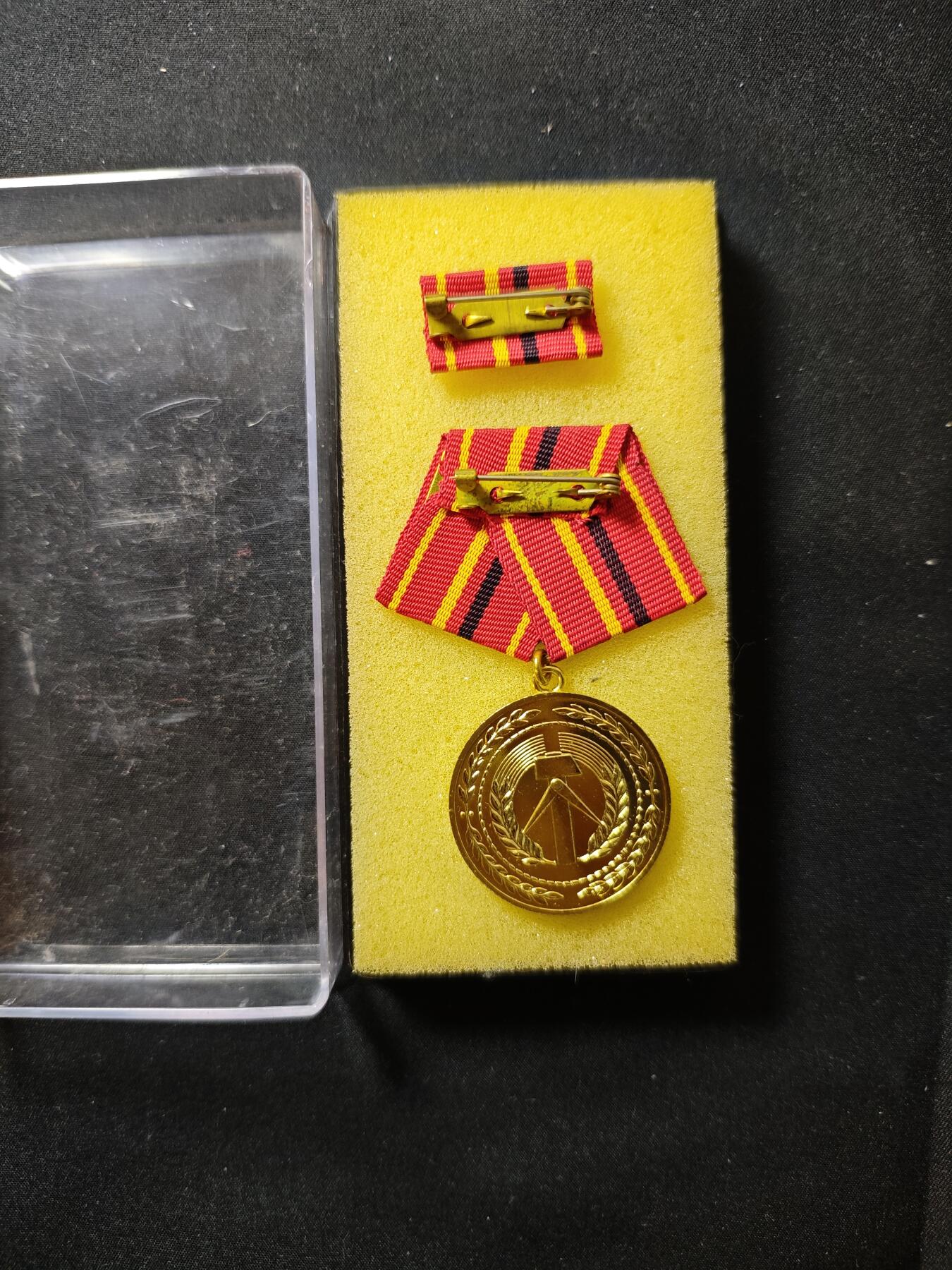 罗岚⭐爱藏⭐甄选专拍第二场-分享拍场赚佣（实体店在建中···） 民主德国工人军金级战斗队功绩奖章带盒略