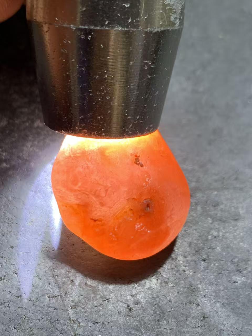 精美荔枝冻柿子红水冲籽川料南红玛瑙原石一颗