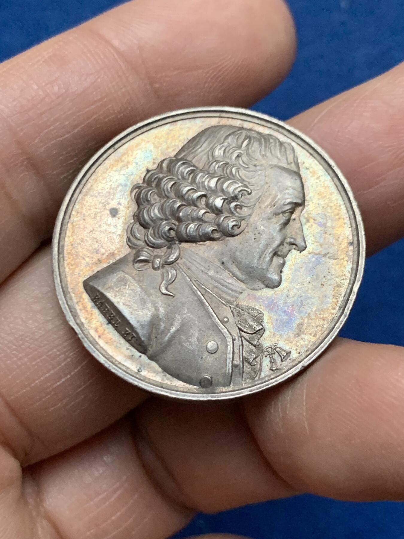 《竞宝斋》第450场 周日，周一，周二  3场连拍 （全场包邮，欢迎送拍） 林奈学会莱顿分会成立纪念银章 卡尔林奈 现代生物分类学之父 15.25克 32mm