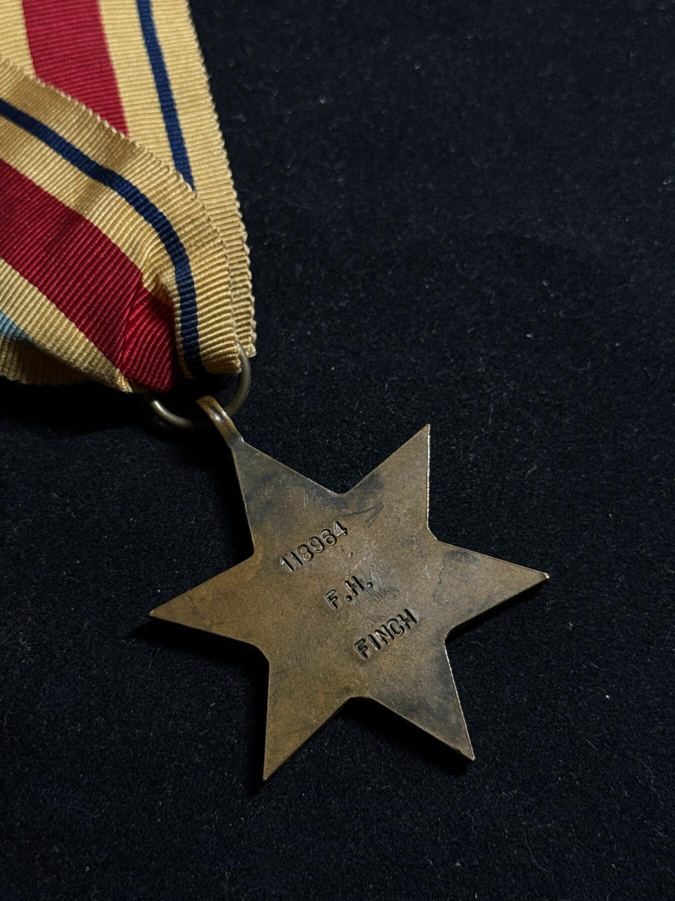 欢庆元旦！戎马世界章牌大赏第109期元旦大拍 英国二战非洲之星奖章