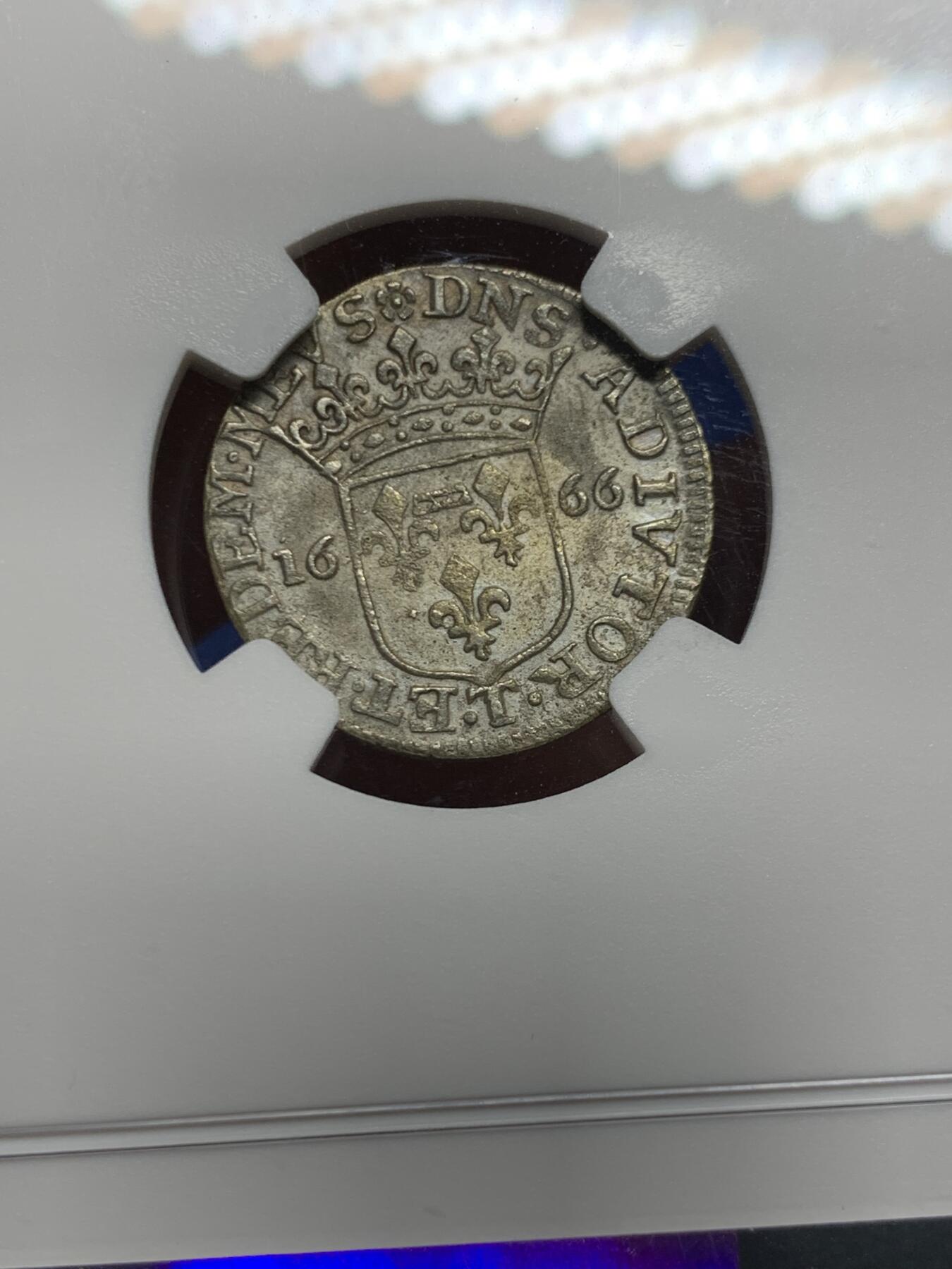 《竞宝斋》第450场 周日，周一，周二  3场连拍 （全场包邮，欢迎送拍） NGC UNCD 意大利 塔萨罗洛公国 1666年 1LUI 银币 近400年前的银币 打制一流 包浆非常漂亮 少见品种