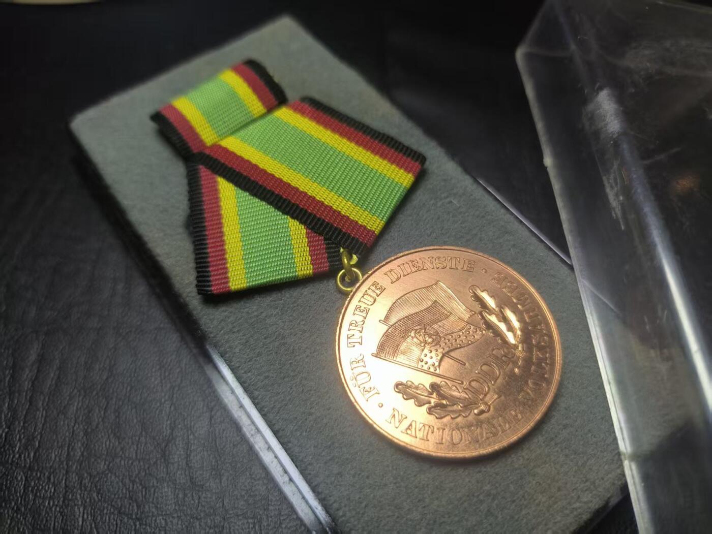 罗岚⭐爱藏⭐甄选专拍第二场-分享拍场赚佣（实体店在建中···） 民主德国人民军铜级忠诚服役奖章带盒略 早期绒布盒版本