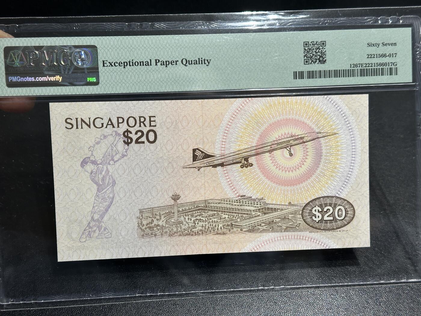 《外钞收藏家》第五百九十六期（精品大拍场）（本平台长期征集拍品、欢迎藏友们联系合作） 1979年新加坡鸟版20元 PMG67 高分 BWC版 （全程无4；樟宜机场）