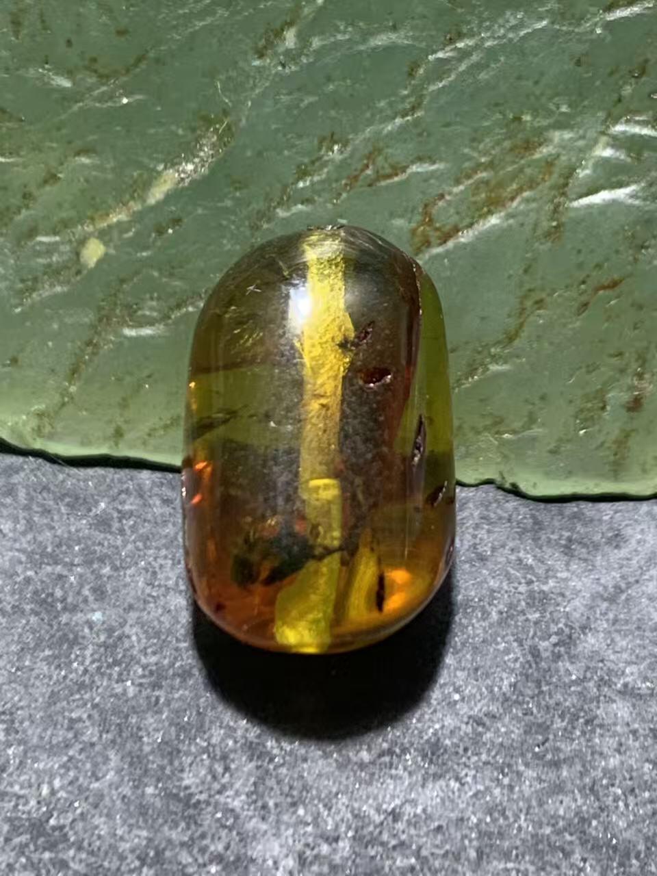 乌克兰花珀通货随形珠一个，