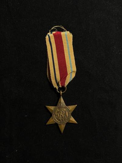 欢庆元旦！戎马世界章牌大赏第109期元旦大拍 - 英国二战非洲之星奖章