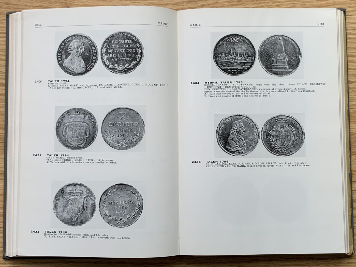 《竞宝斋》第450场 周日，周一，周二  3场连拍 （全场包邮，欢迎送拍） 达文波特德国泰勒1700-1800第二版，已绝版，PCGS和NGC官方参考目录，目录本身就是收藏品
