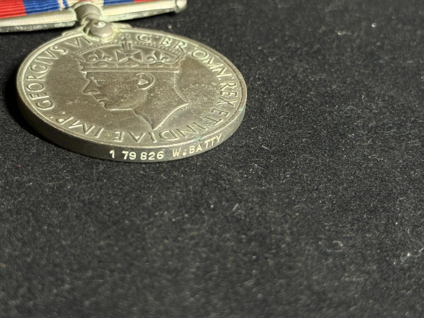 欢庆元旦！戎马世界章牌大赏第109期元旦大拍 英国二战战争奖章，带边铭