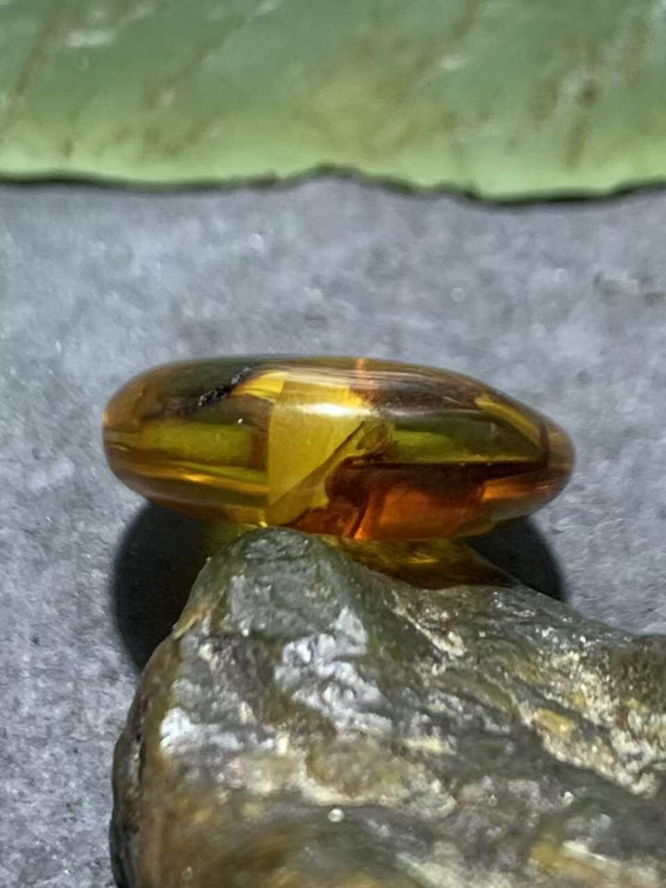 精美乌克兰花珀通货平安扣一个