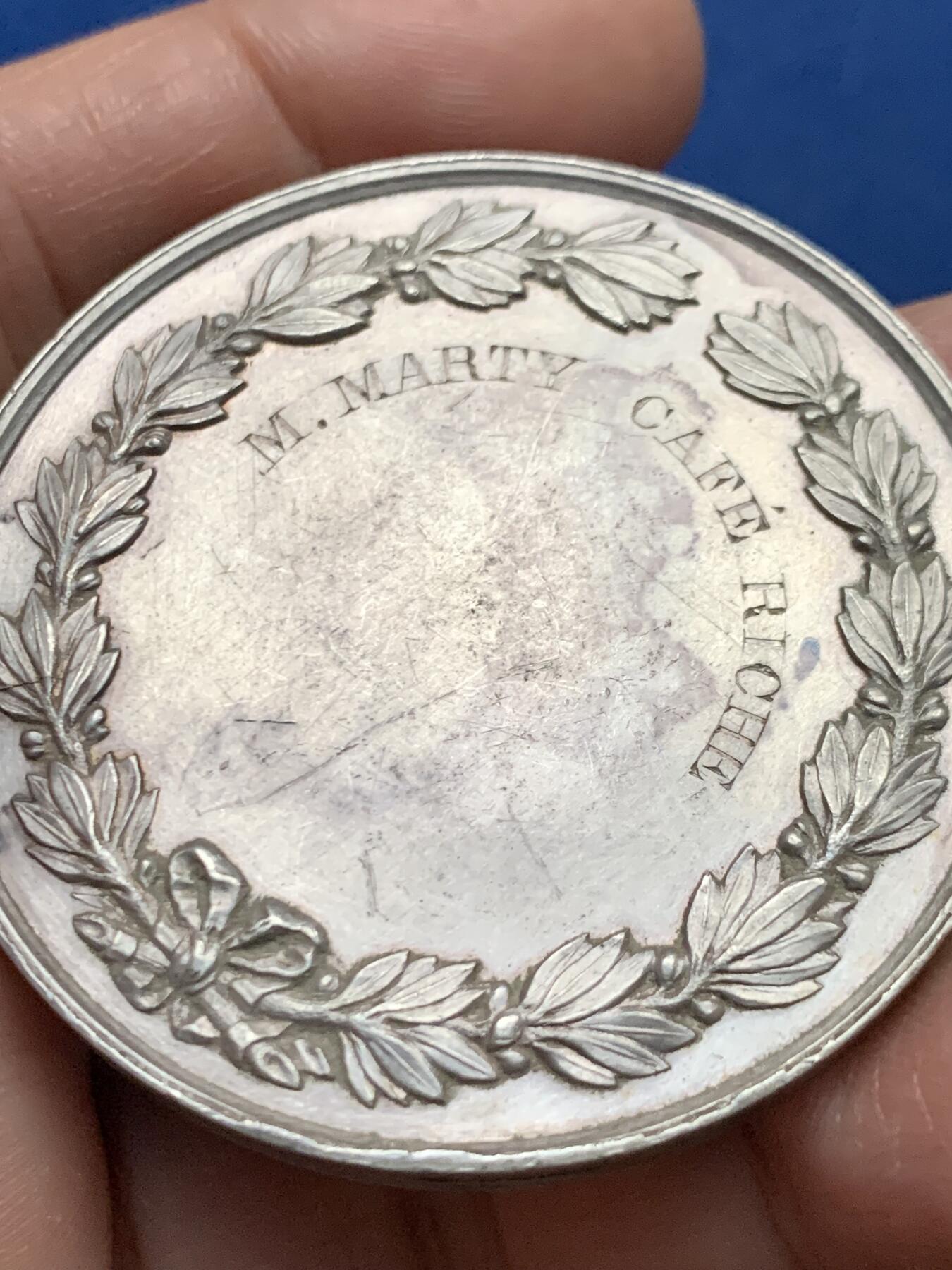 《竞宝斋》第450场 周日，周一，周二  3场连拍 （全场包邮，欢迎送拍） 法国利摩日市城市纪念大银章 61.1克 50.3mm 丰饶角银标