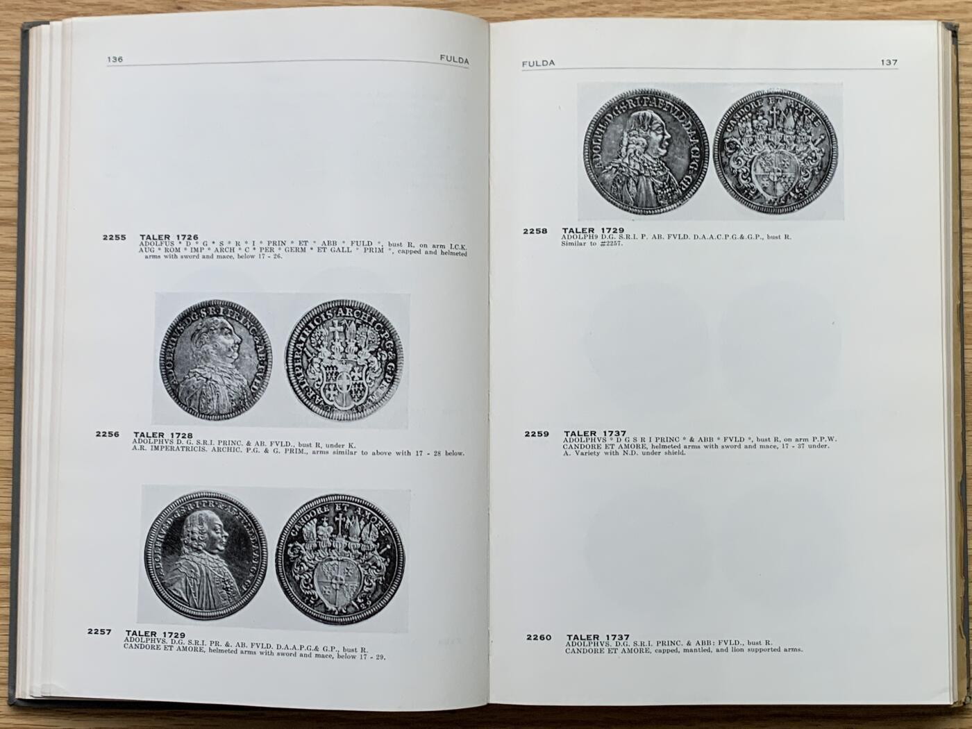 《竞宝斋》第450场 周日，周一，周二  3场连拍 （全场包邮，欢迎送拍） 达文波特德国泰勒1700-1800第二版，已绝版，PCGS和NGC官方参考目录，目录本身就是收藏品