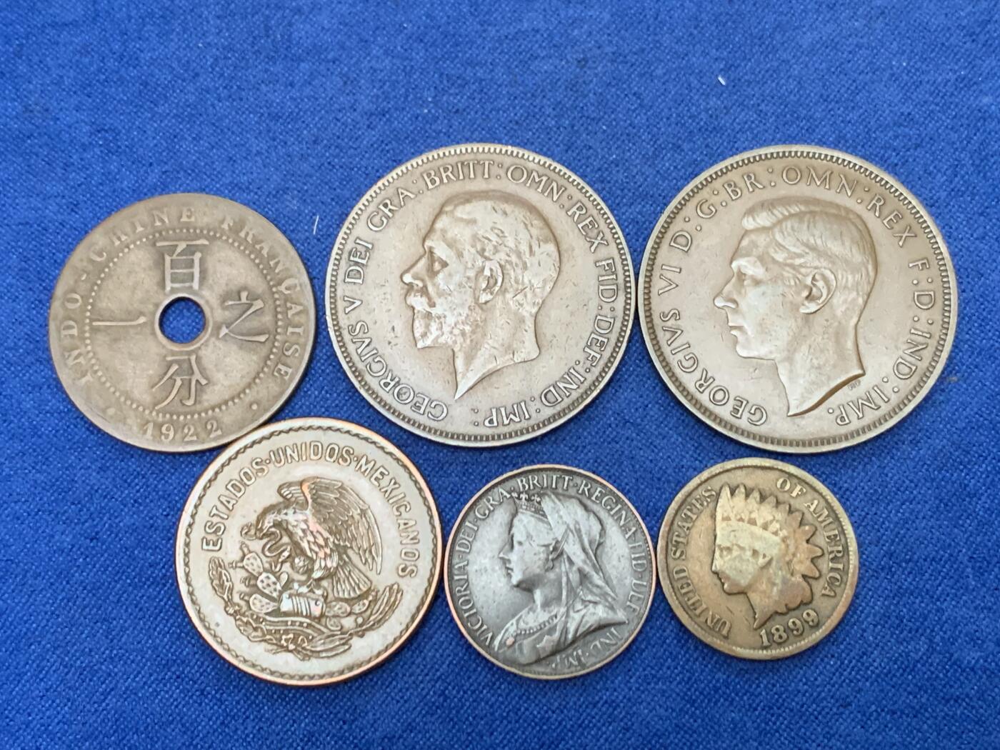 《竞宝斋》第450场 周日，周一，周二  3场连拍 （全场包邮，欢迎送拍） 六枚一组 巧克力老包浆铜币：1899美国印第安头1分，1895英国披纱1法新，1929英国乔五1便士，1939英国乔六1便士，1944墨西哥5分，1922法属印支百分之一