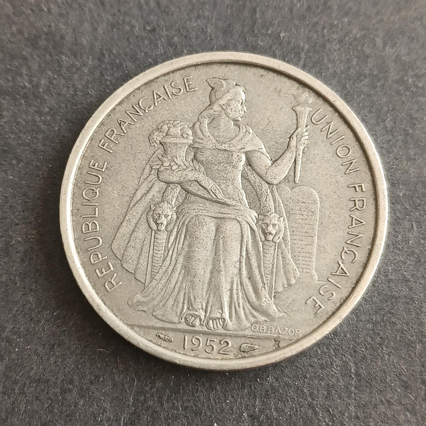 【游宝包邮场】蛇年第101期 世界各国纪念币 新喀里多尼亚-5法郎 1952年