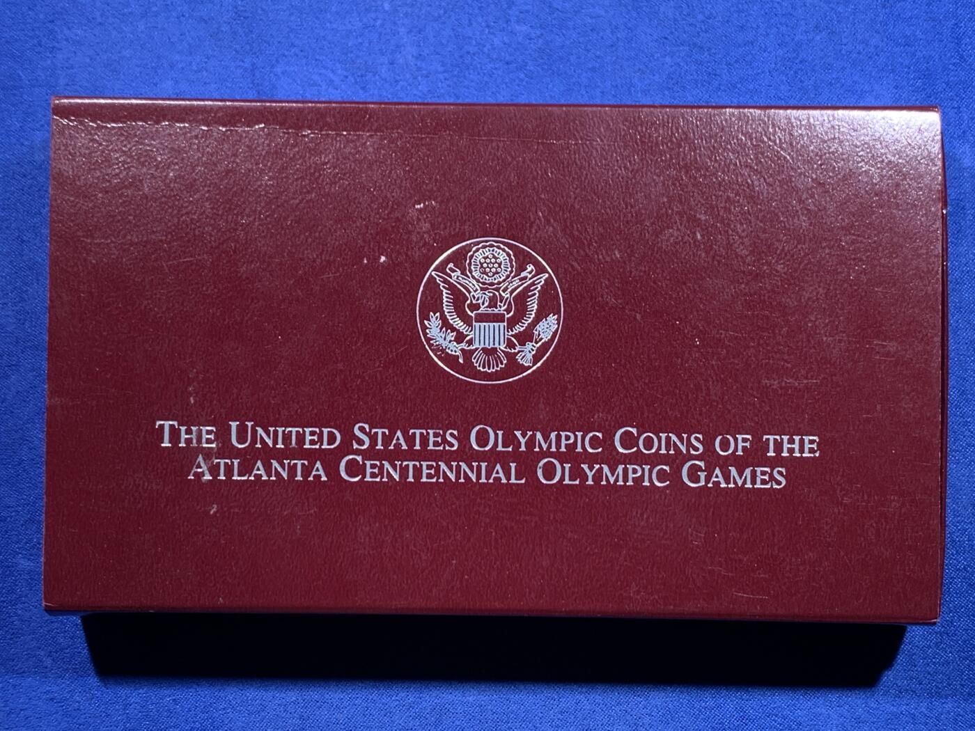 《竞宝斋》第450场 周日，周一，周二  3场连拍 （全场包邮，欢迎送拍） 美国1996年1美元2枚装精制银币套 亚特兰大奥运会 原盒 900银 26.73克X2