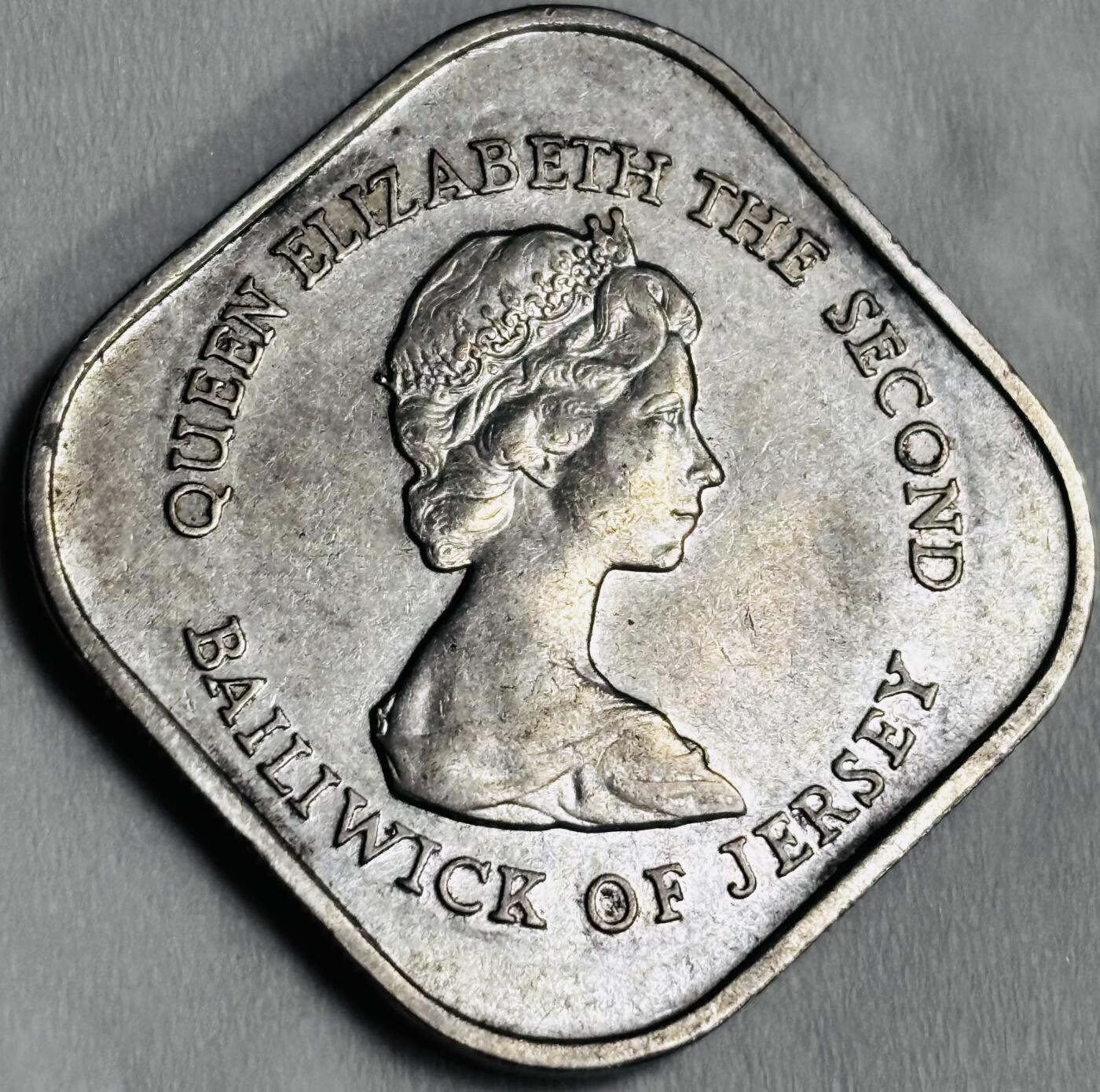 文馨钱币收藏第 286 场，圣诞节专场【 长期接收代拍品低至 0 佣金】 少见泽西岛 1981年1镑方形纪念币 泽西战役200周年 英国皇室皇家领地