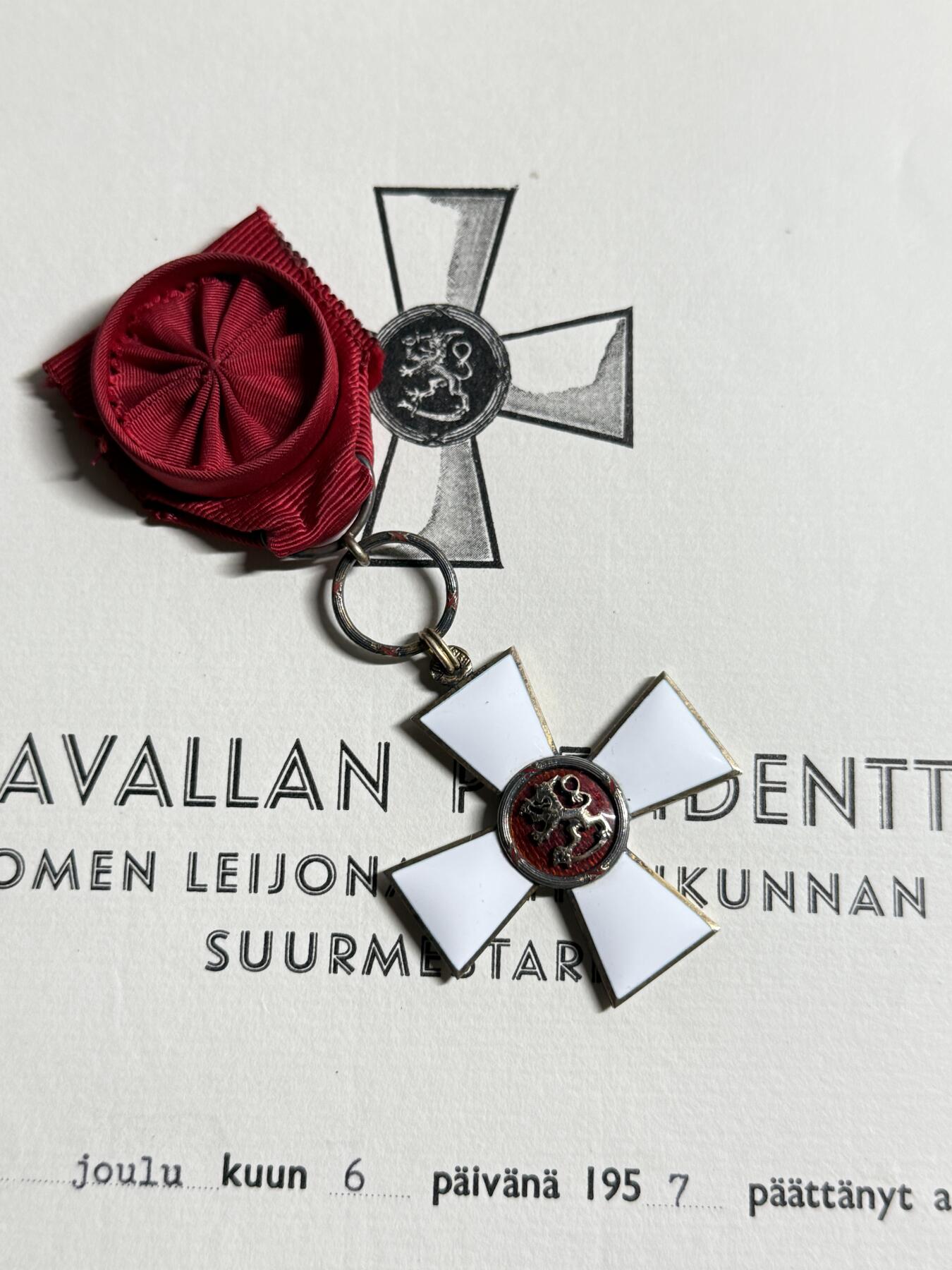 欢庆元旦！戎马世界章牌大赏第109期元旦大拍 芬兰骑士一级雄狮勋章，银制镀金 带证，授予女性教师 得主战时任准军事辅助人员（lotta)，带部分履历