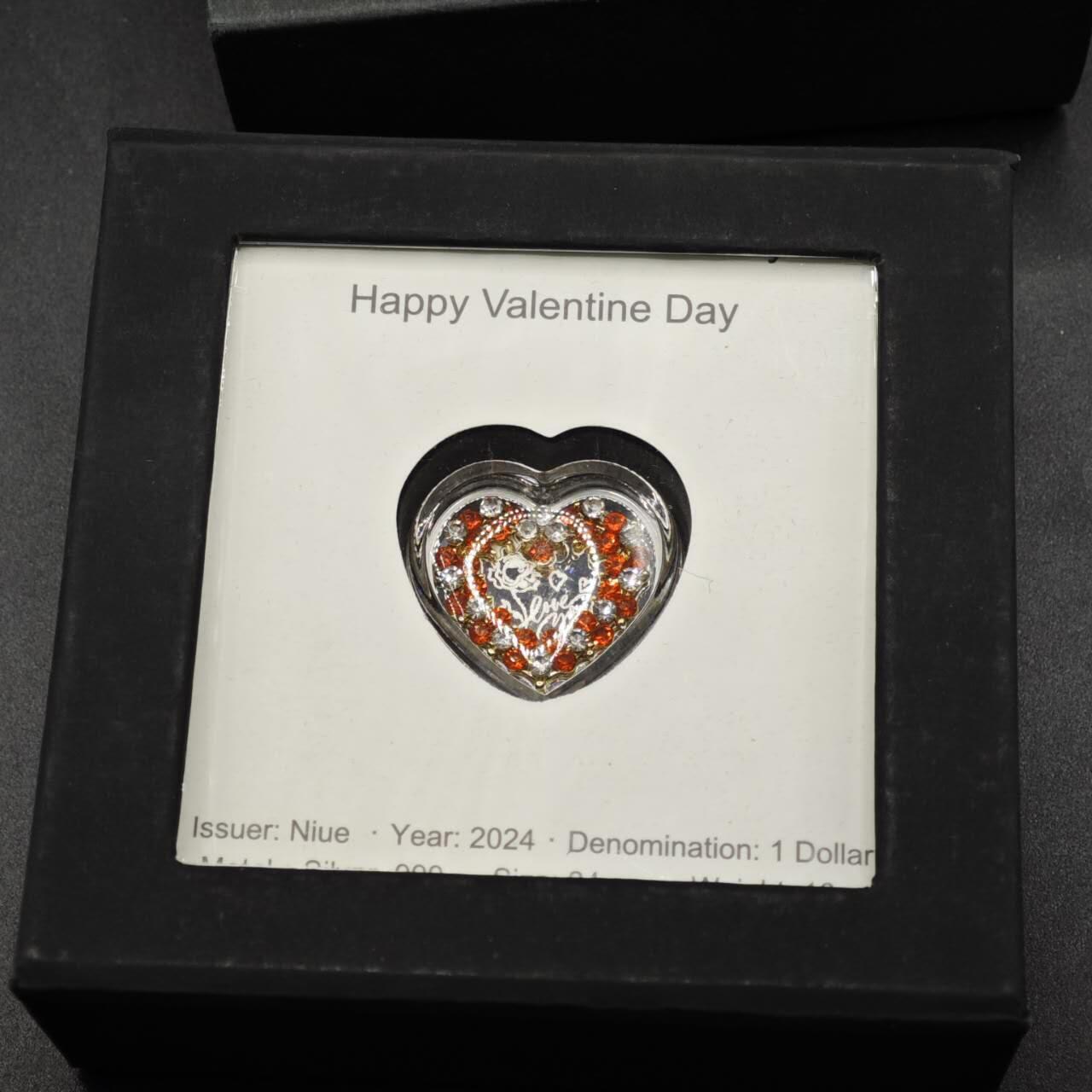 【淘币小摊】实时拍第八百三十六拍   银币套币场   满百包邮可预留二周 每周一统一发货   （少见）2024年纽埃1元水晶镶嵌精制银币 情人节快乐 10克999银 发行量：999 盒证全
