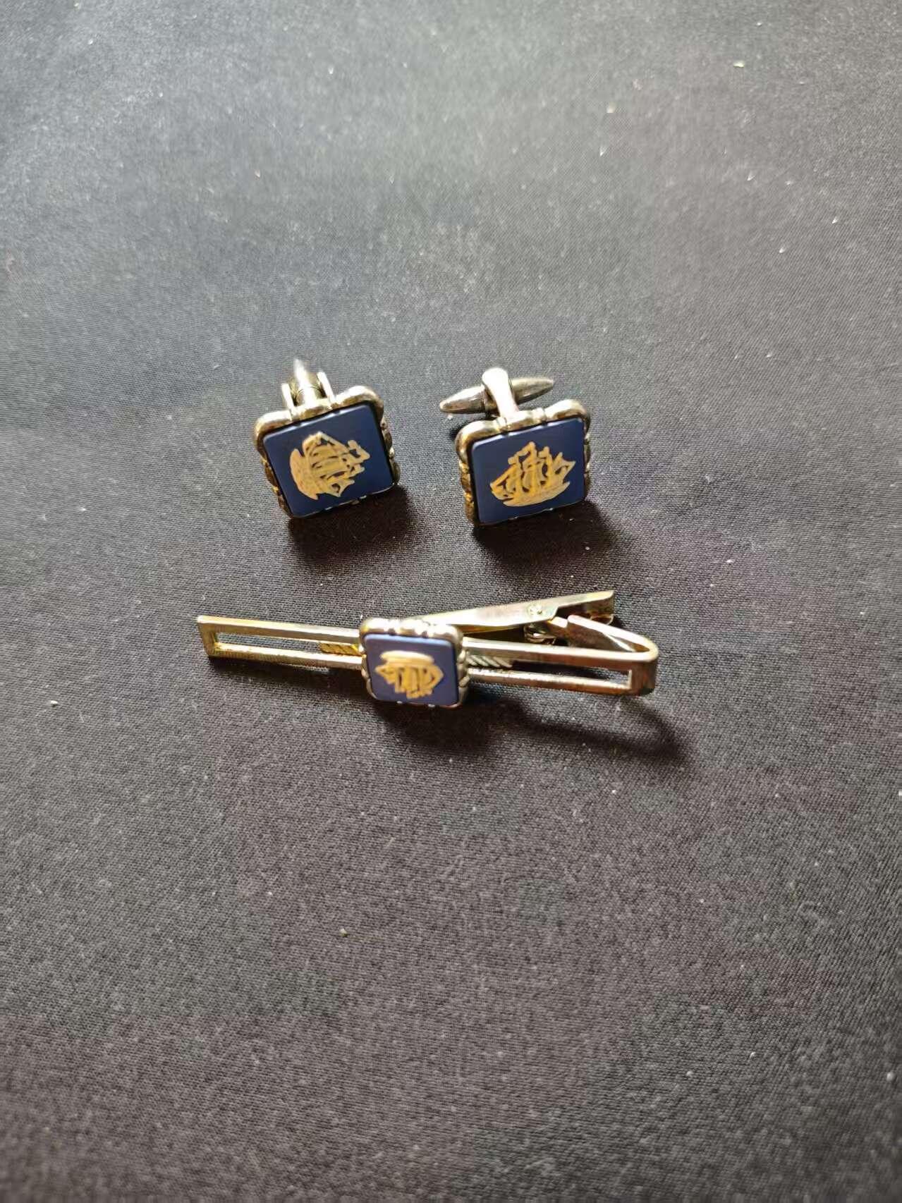 罗岚⭐爱藏⭐甄选专拍第二场-分享拍场赚佣（实体店在建中···） Wedgwood威基伍德 浮雕陶瓷帆船袖口领带夹一套 镀银陶瓷材质