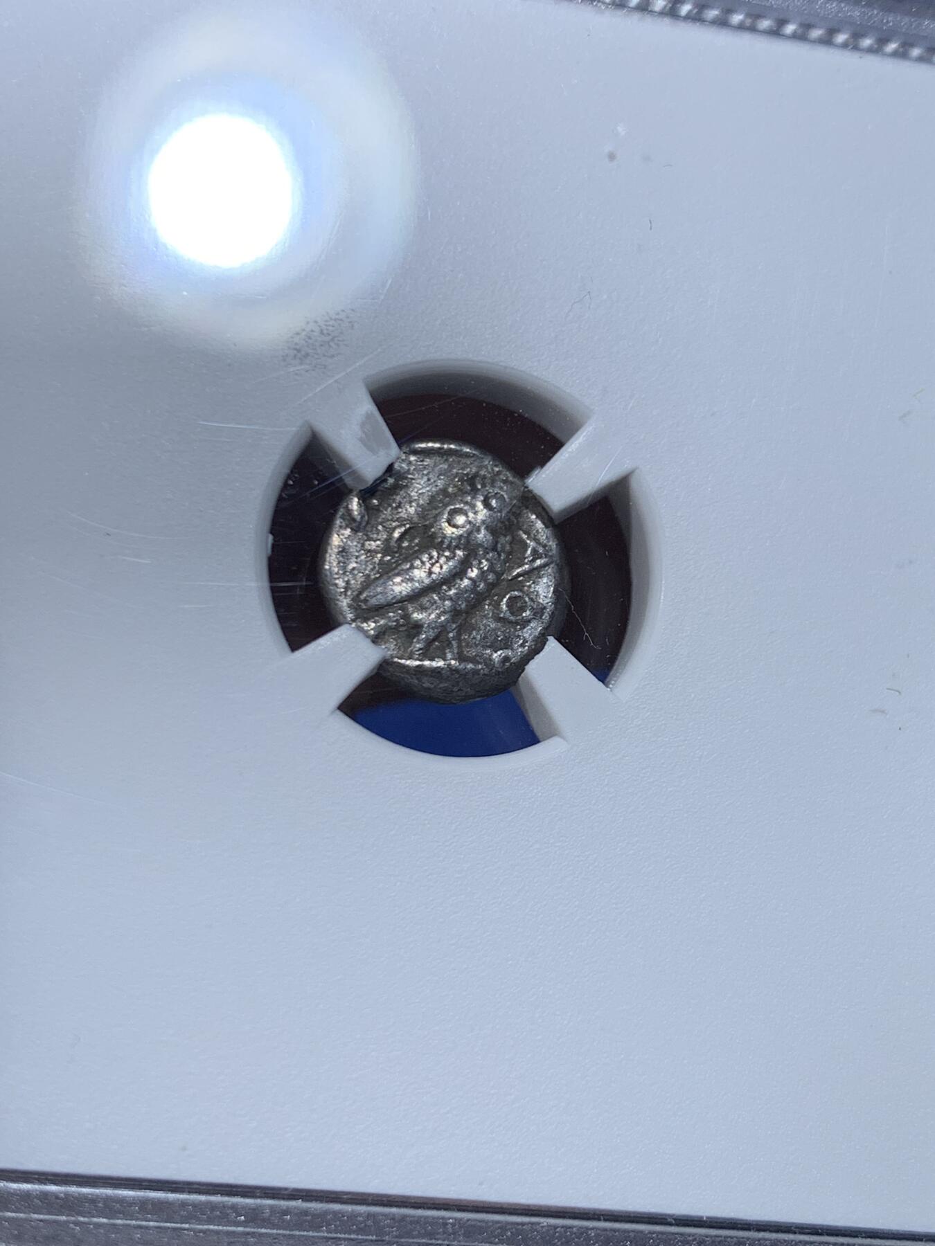 《竞宝斋》第450场 周日，周一，周二  3场连拍 （全场包邮，欢迎送拍） TQG VF 巴克特里亚 公元前325-294年 仿雅典城邦猫头鹰银币 非常有意思的品种 正反面打制图案清晰可见 东西方文化交流的见证