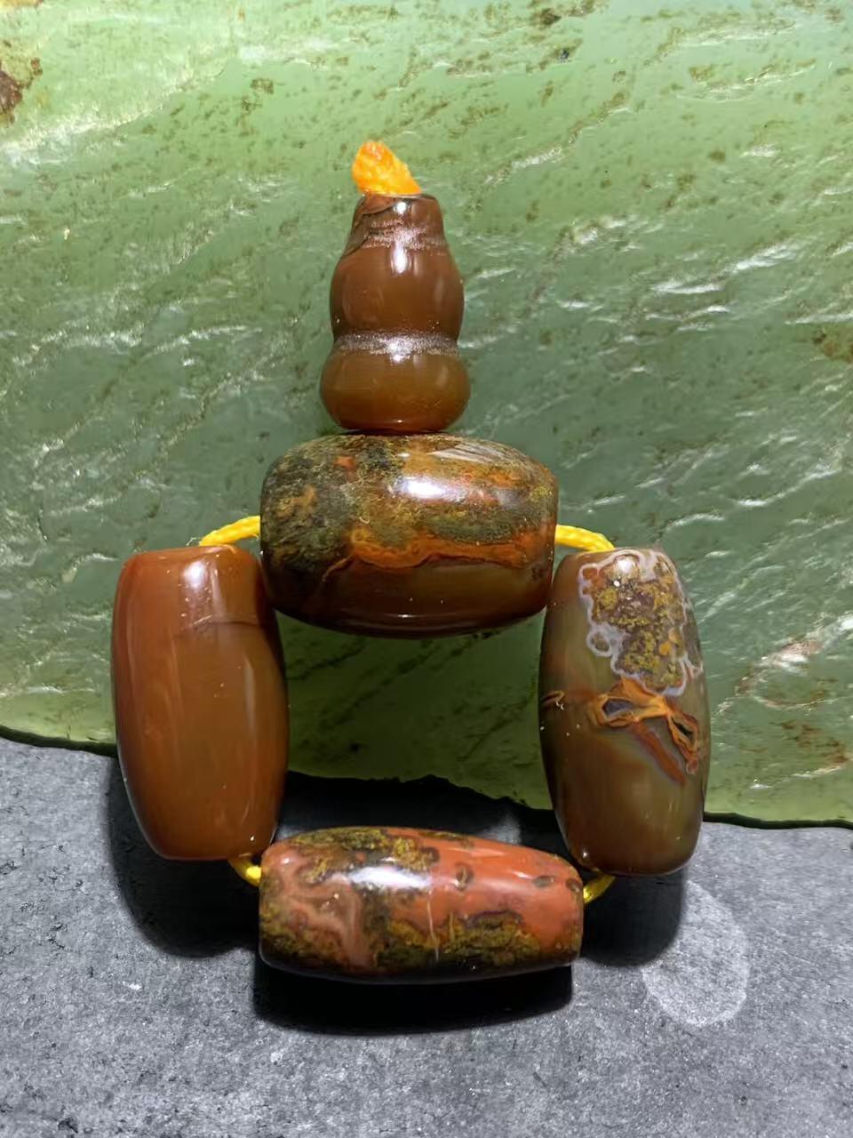 战国红玛瑙配饰一套，。