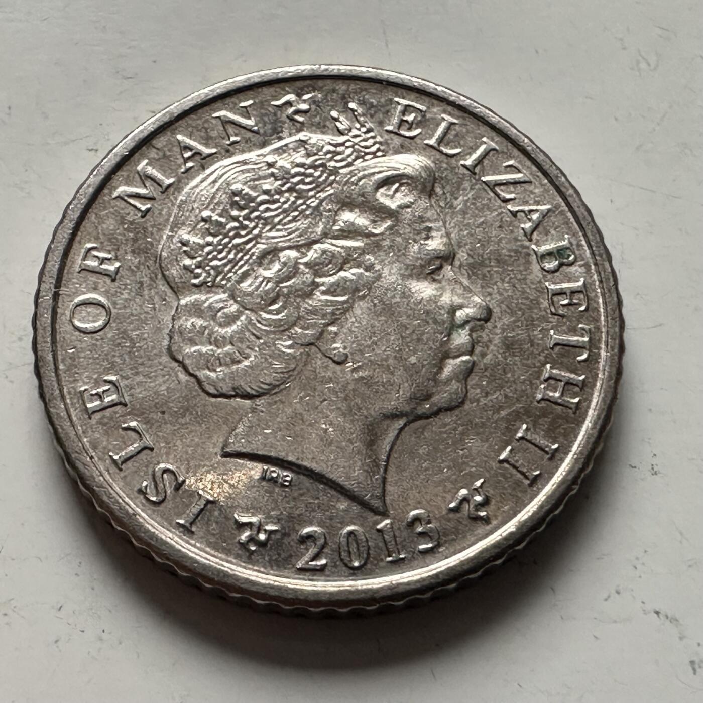 🌹外币初藏🌹🐯2025年第144场  每周二四六晚8️⃣点 接代拍 马恩岛2013年5便士 b