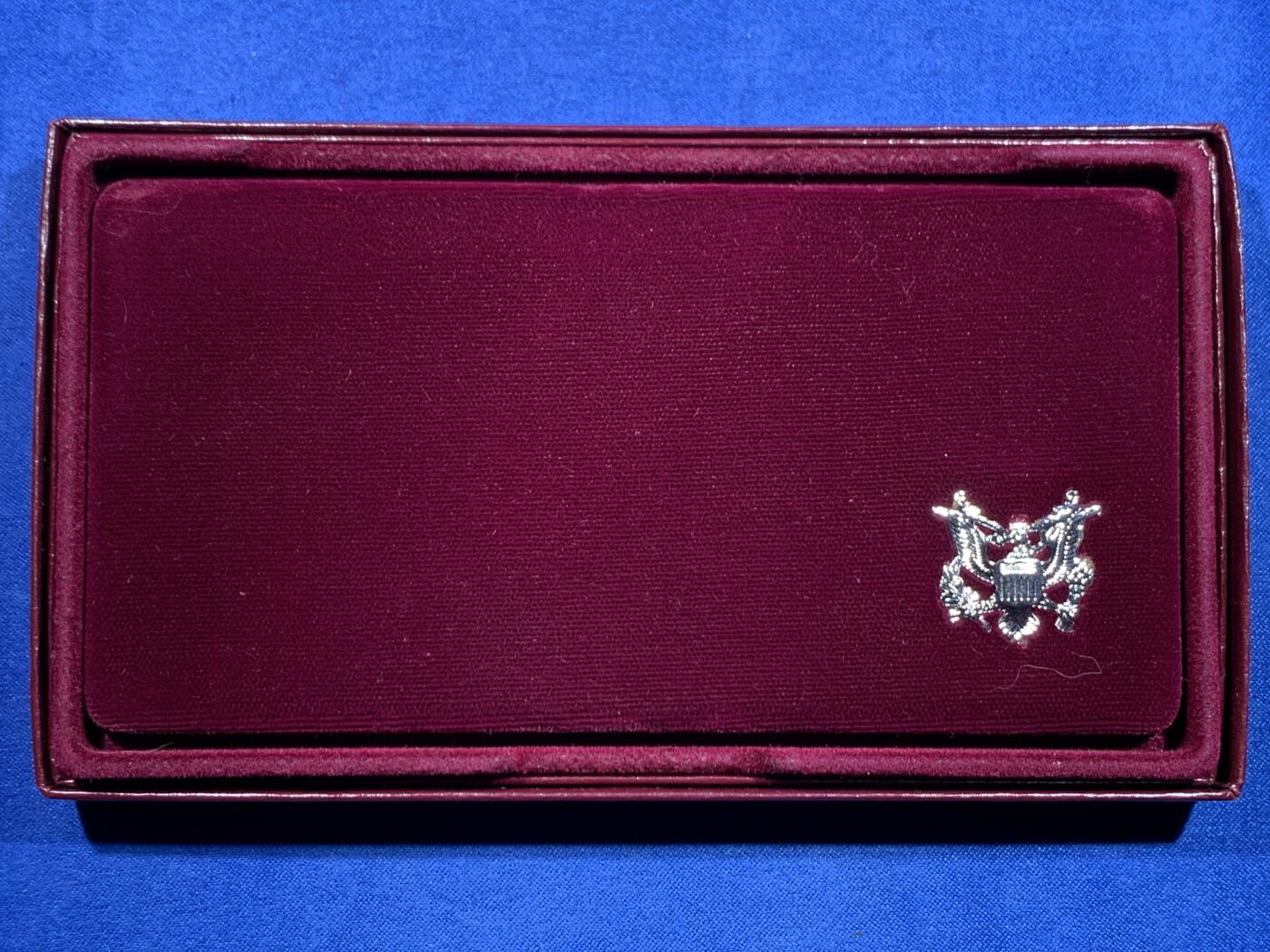 《竞宝斋》第450场 周日，周一，周二  3场连拍 （全场包邮，欢迎送拍） 美国1996年1美元2枚装精制银币套 亚特兰大奥运会 原盒 900银 26.73克X2