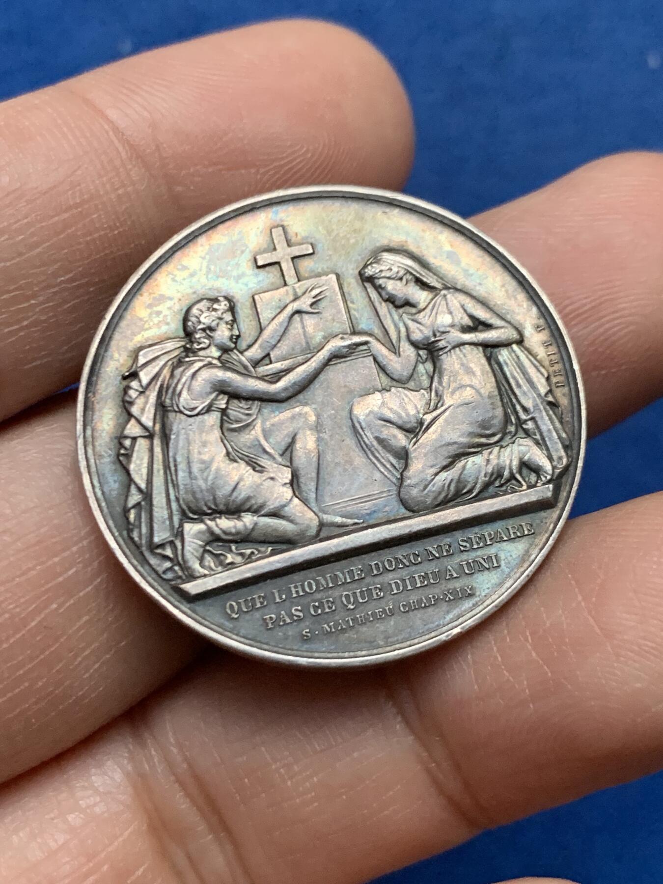 《竞宝斋》第450场 周日，周一，周二  3场连拍 （全场包邮，欢迎送拍） 法国结婚银章 14克 31.6mm 丰饶角银标 背面无刻字