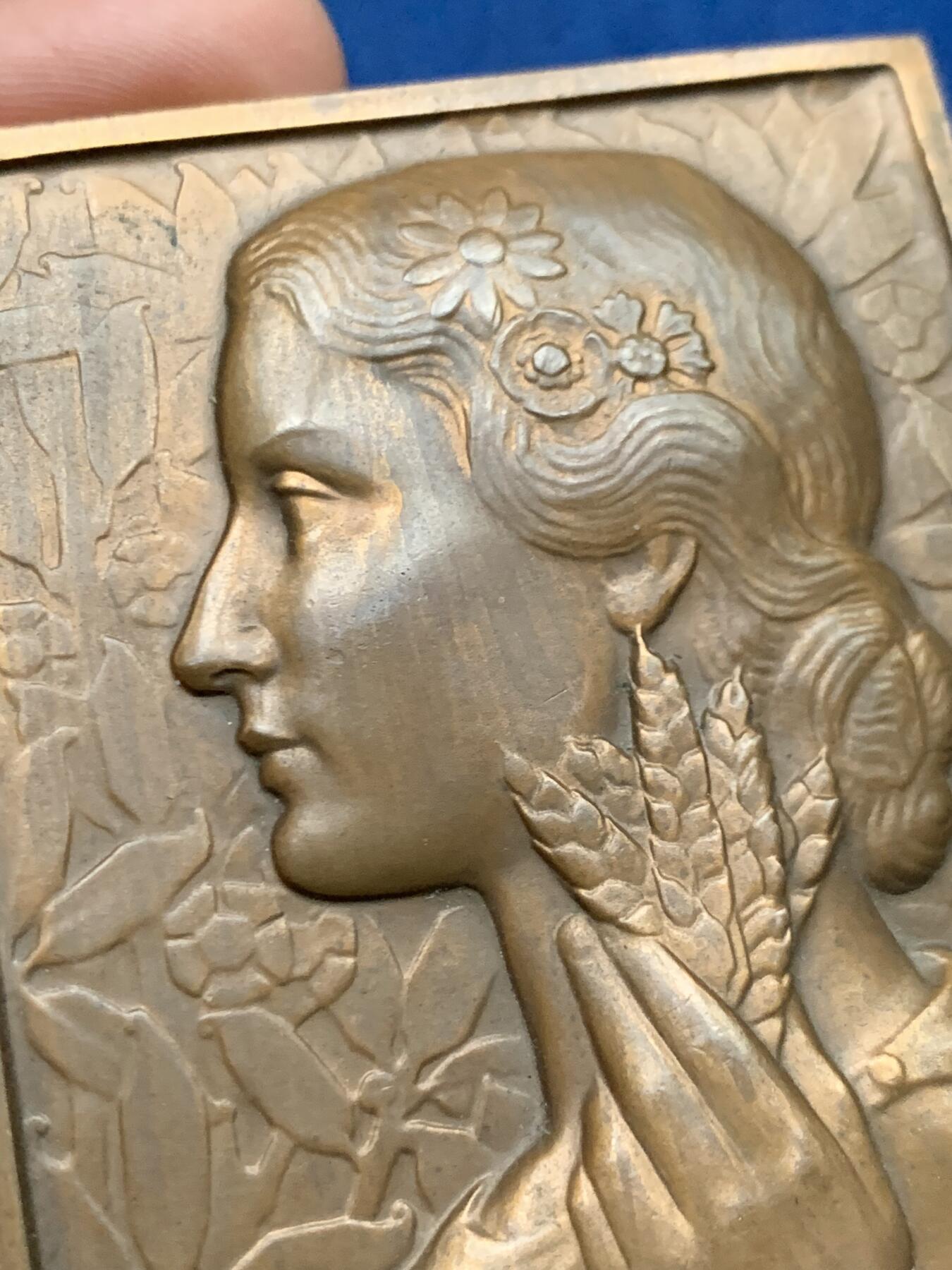 《竞宝斋》第450场 周日，周一，周二  3场连拍 （全场包邮，欢迎送拍） 名家莫隆作品 法国农业部纪念铜章 139.7克 56*64.8mm 1966 丰饶角铜标