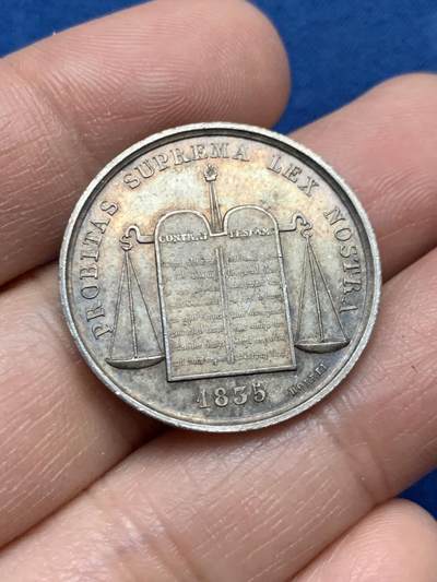 《竞宝斋》第450场 周日，周一，周二  3场连拍 （全场包邮，欢迎送拍） - 法国1835年拉罗谢尔市公证员公会银章 约8.4克 27.3mm 手指银标