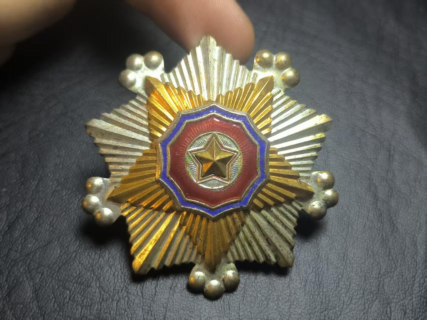 罗岚⭐爱藏⭐甄选专拍第二场-分享拍场赚佣（实体店在建中···） 朝鲜人民民主主义共和国二级国旗勋章 苦难行军爪纹版本