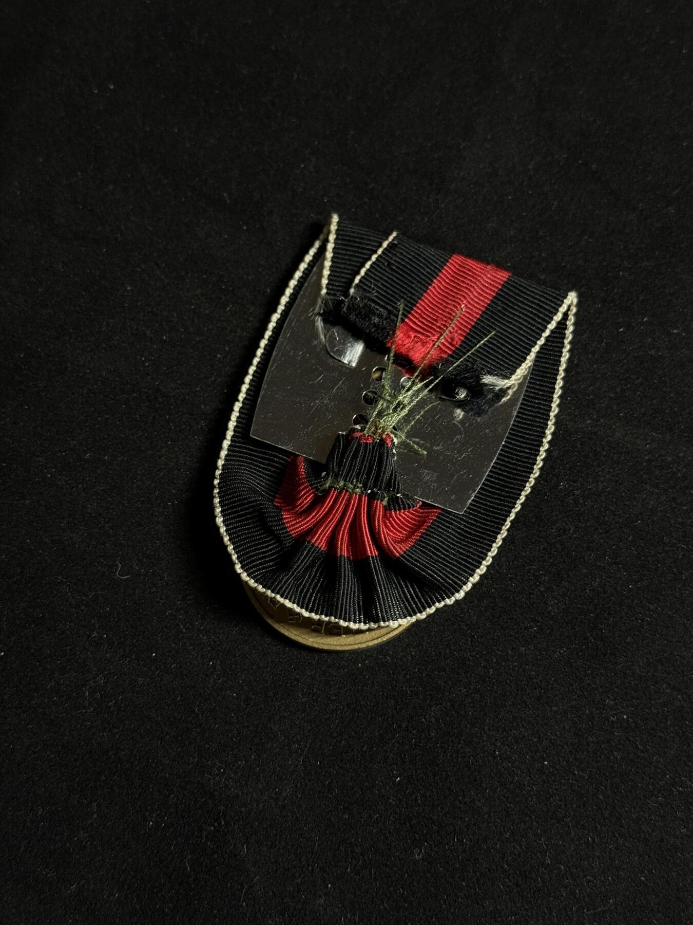 欢庆元旦！戎马世界章牌大赏第109期元旦大拍 铭记历史，珍爱和平！德国二战苏台德回归奖章，上挂后缝