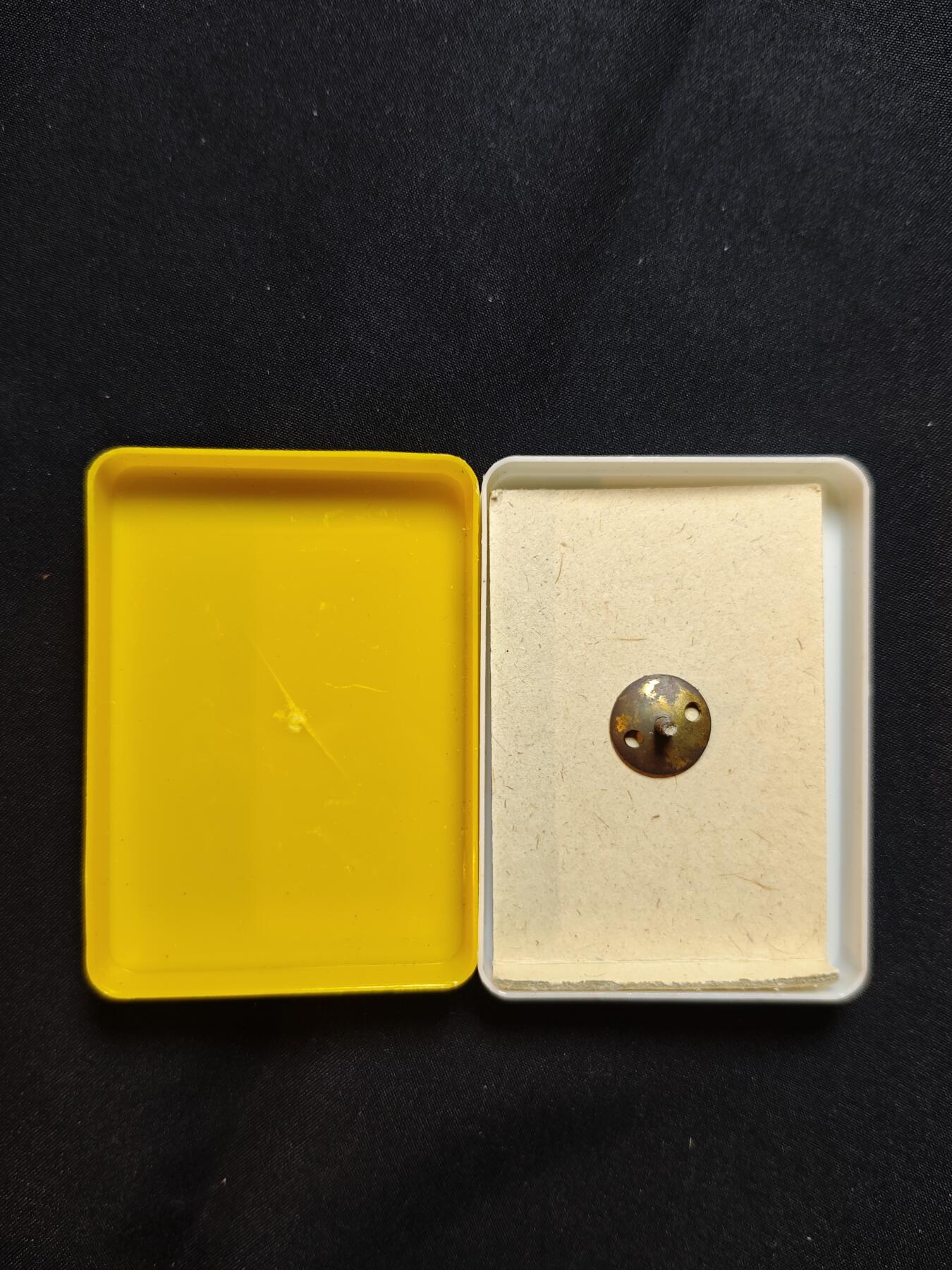 罗岚⭐爱藏⭐甄选专拍第二场-分享拍场赚佣（实体店在建中···） 民主德国内务部高等晶G学院校徽 早期铜珐琅转轮版本带原盒 学习苏联的校徽为菱形