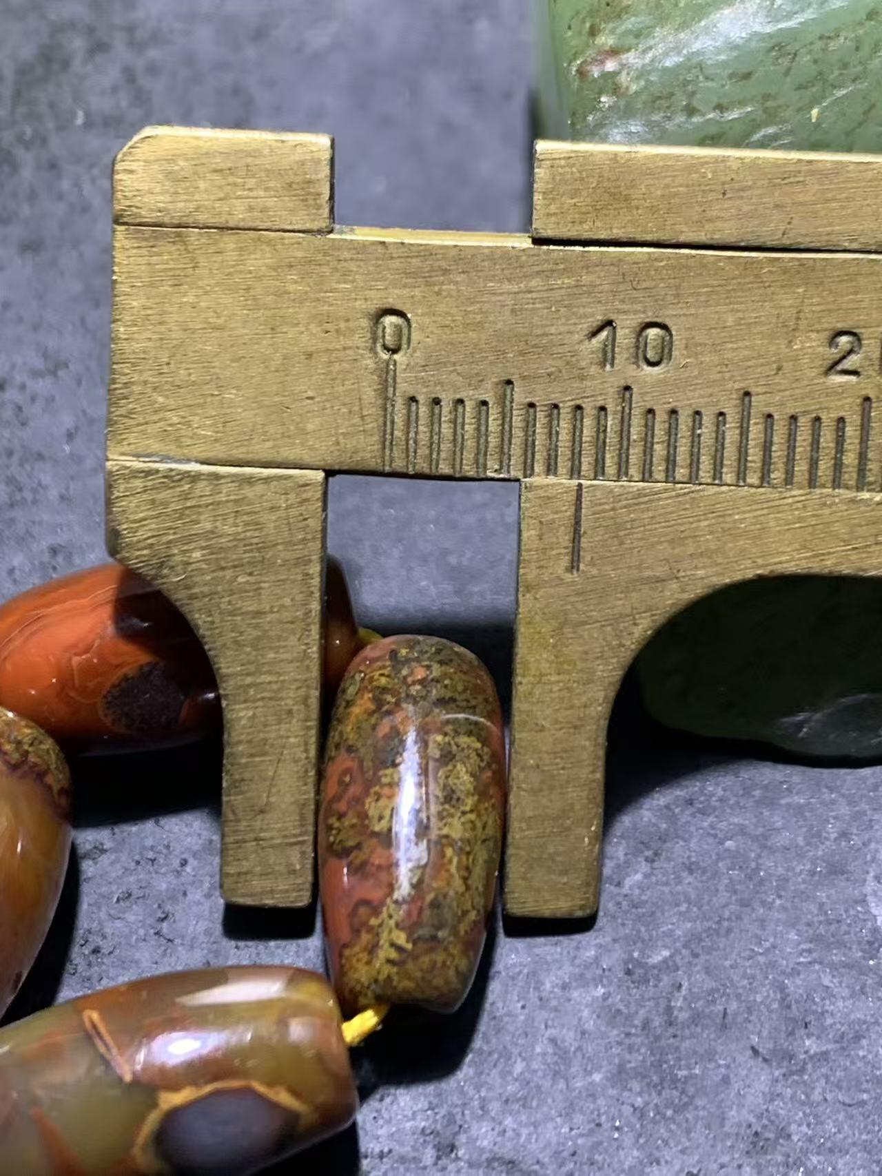 战国红玛瑙配饰一套，。