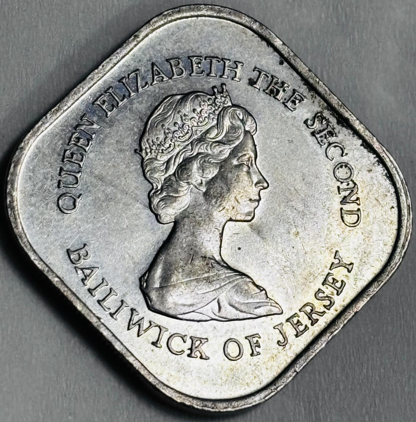 文馨钱币收藏第 286 场，圣诞节专场【 长期接收代拍品低至 0 佣金】 少见泽西岛 1981年1镑方形纪念币 泽西战役200周年 英国皇室皇家领地