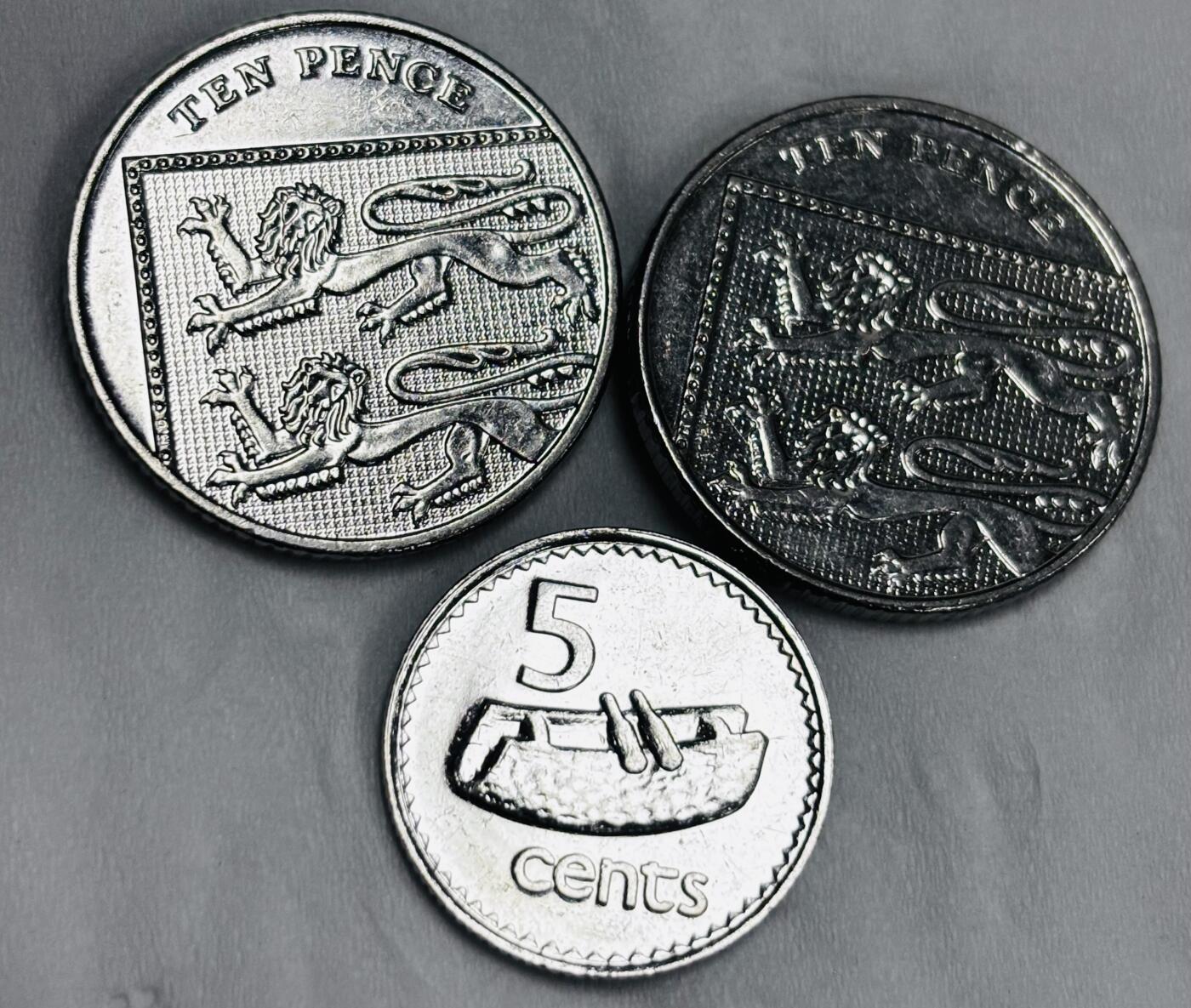 文馨钱币收藏第 286 场，圣诞节专场【 长期接收代拍品低至 0 佣金】 原光好品英国新版盾牌 10 便士➕斐济 5 生丁 3 枚