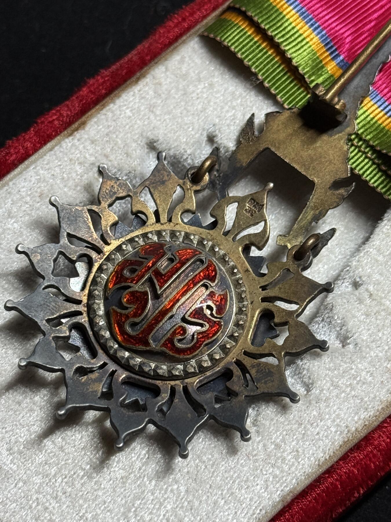 欢庆元旦！戎马世界章牌大赏第109期元旦大拍 泰国白象勋章，银制带盒，指挥官级