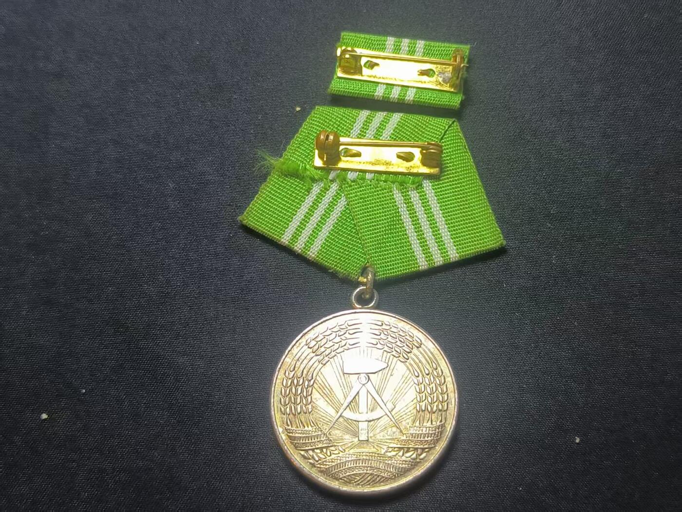 罗岚⭐爱藏⭐甄选专拍第二场-分享拍场赚佣（实体店在建中···） 民主德国内政部人民警察银级忠诚服役奖章带略