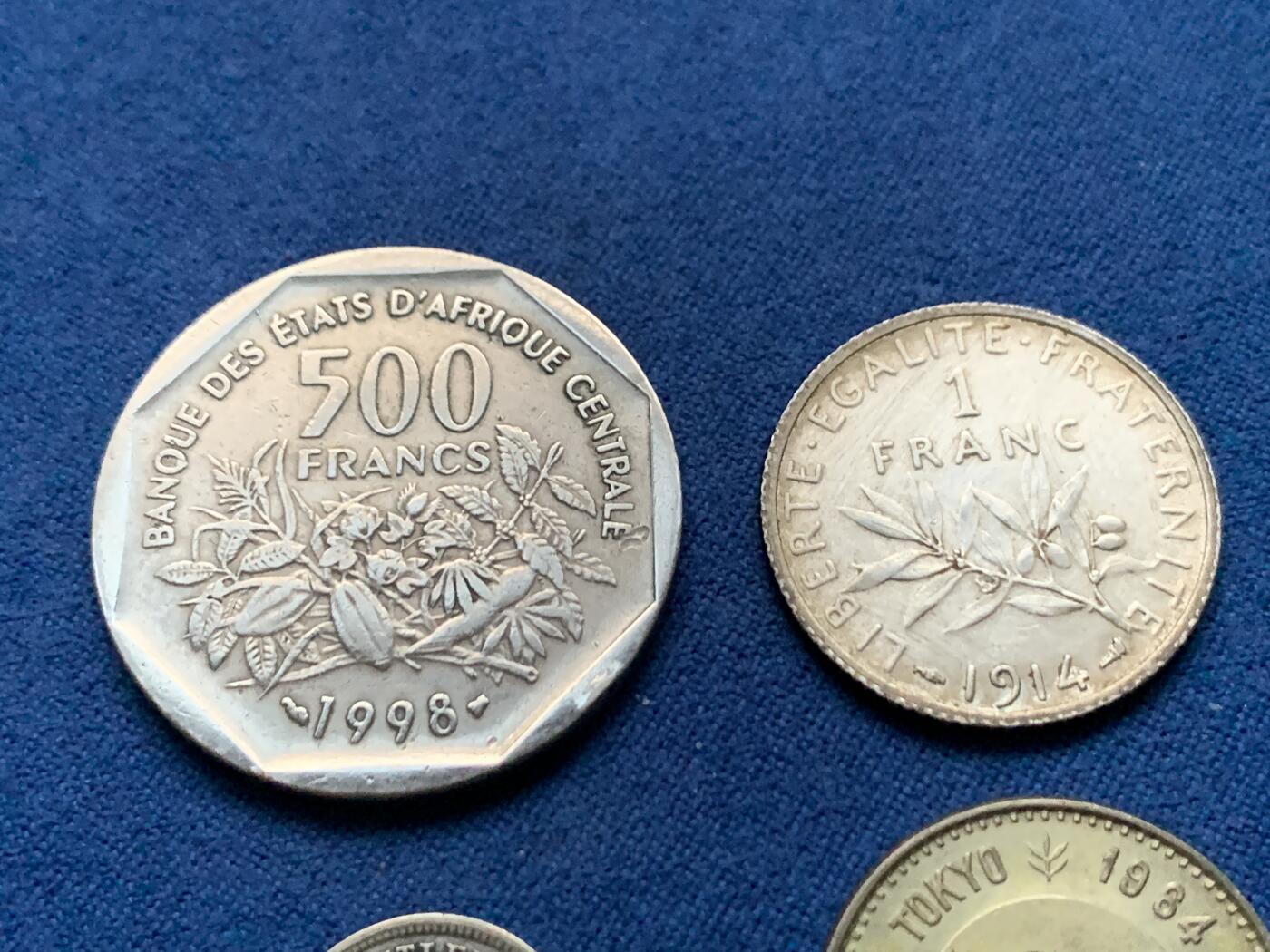 《竞宝斋》第450场 周日，周一，周二  3场连拍 （全场包邮，欢迎送拍） 四枚一组 英属印度1926爱七5分银币+日本昭和39年小奥银币+法国1914年行走女神1法郎银币+中非货币联盟1998年500法朗