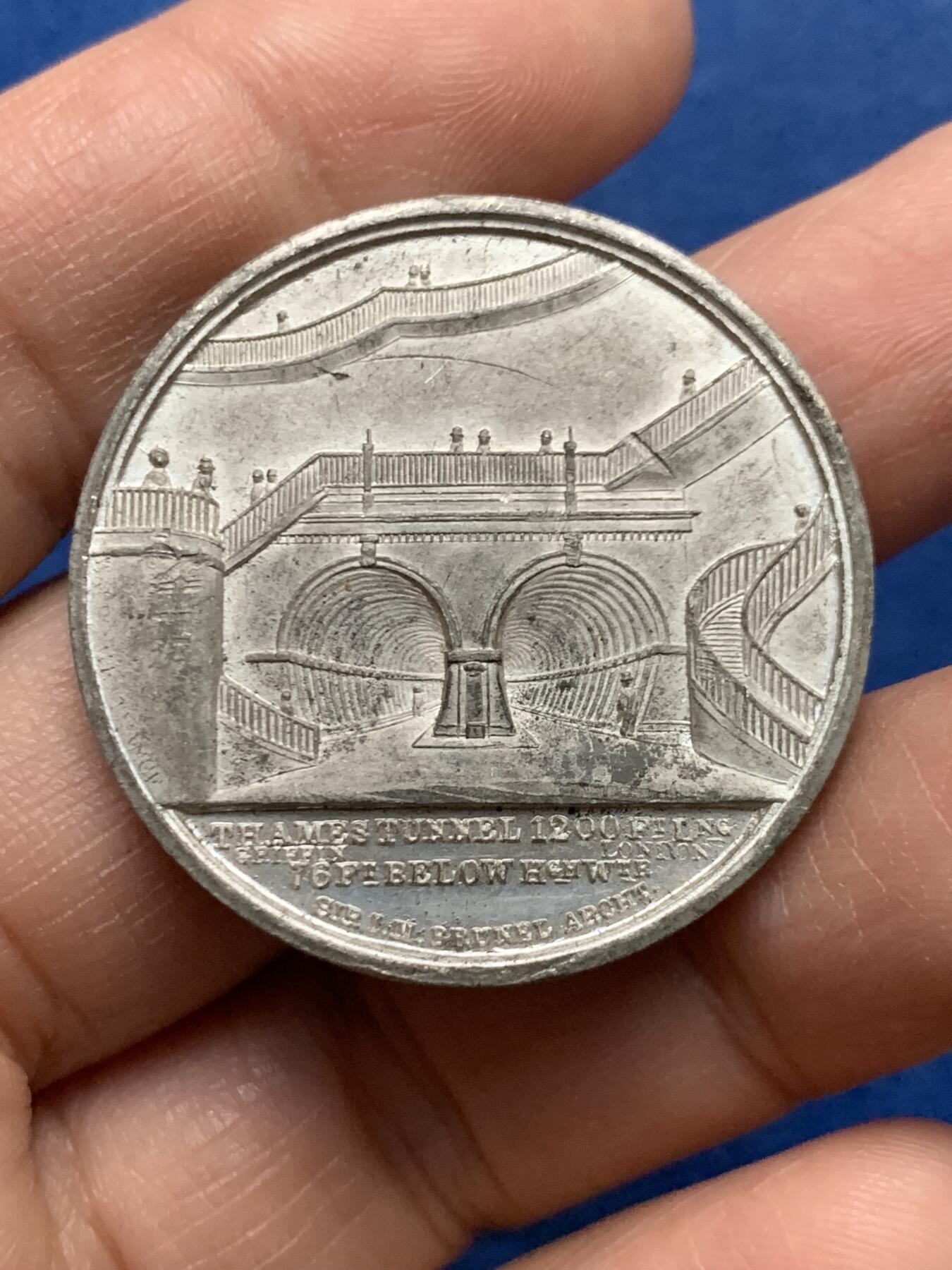 《竞宝斋》第450场 周日，周一，周二  3场连拍 （全场包邮，欢迎送拍） 英国1843年伦敦泰晤士河隧道通车纪念锌章 14.3克 35.9mm