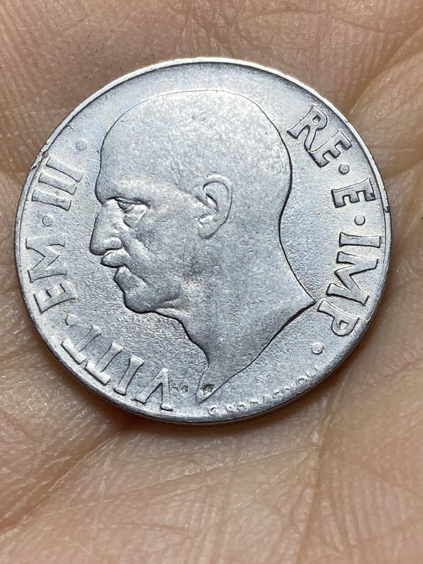 2025年第一百四十四场(总第一百七十场）品种丰富英国一线回流散币年末特拍场第一场(免佣金) 意大利王国1941年20分(1941 R XIX 维托里奥·埃马努埃莱三世第四套第二版，有磁版)